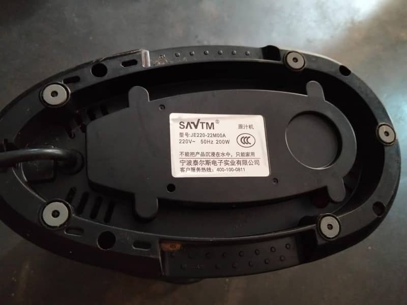 SAVTM Slow Juicer Complete Almost New 200 Watt - Juicers - 1120266693