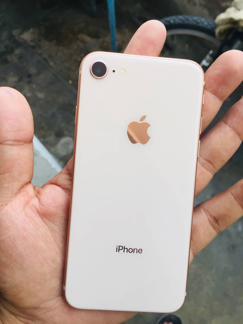 Apple iPhone 8 1