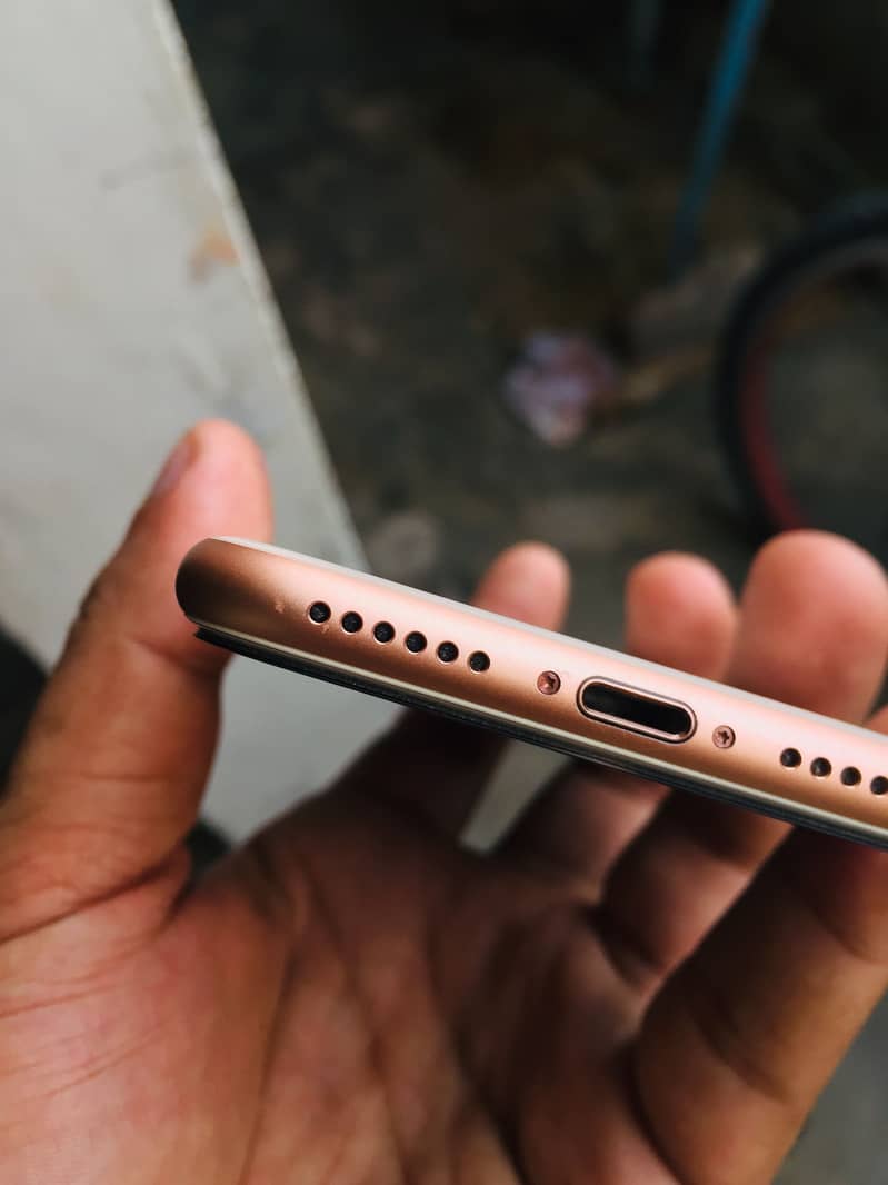 Apple iPhone 8 3