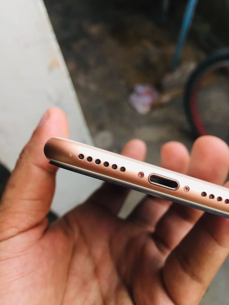 Apple iPhone 8 4