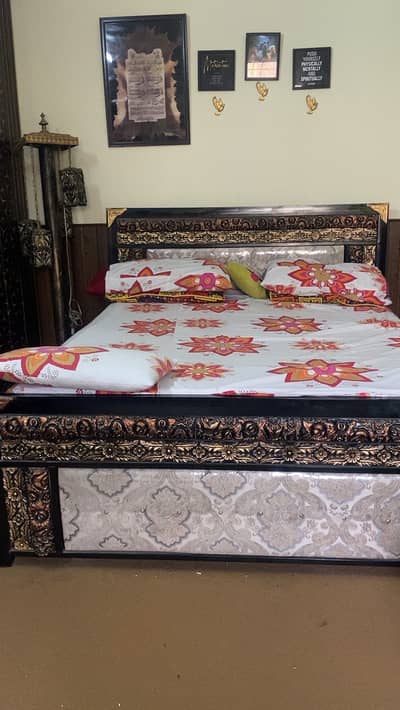 Iron Bed neat and clean Half Wrap still