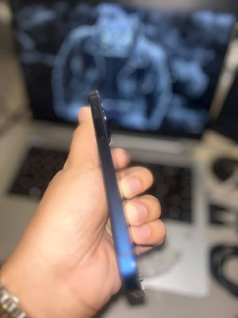 Apple iPhone 12 2