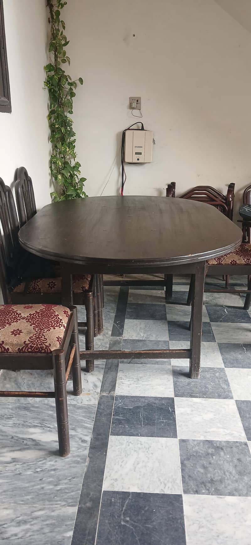 Dining table 0