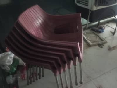 plastic chair qty 06 in good condition