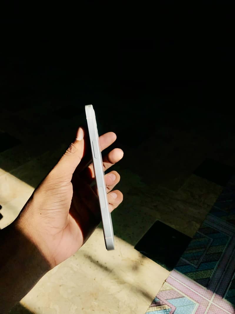 Apple iPhone 12 3