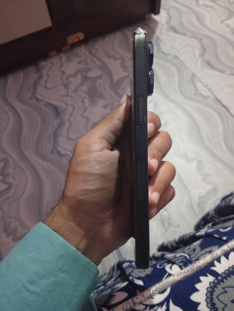 Apple iPhone 15 Pro Max 4