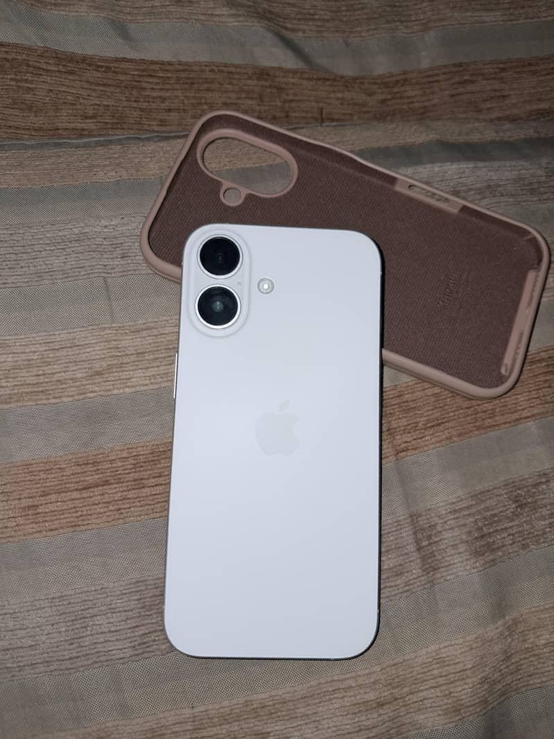 Apple iPhone 16 2