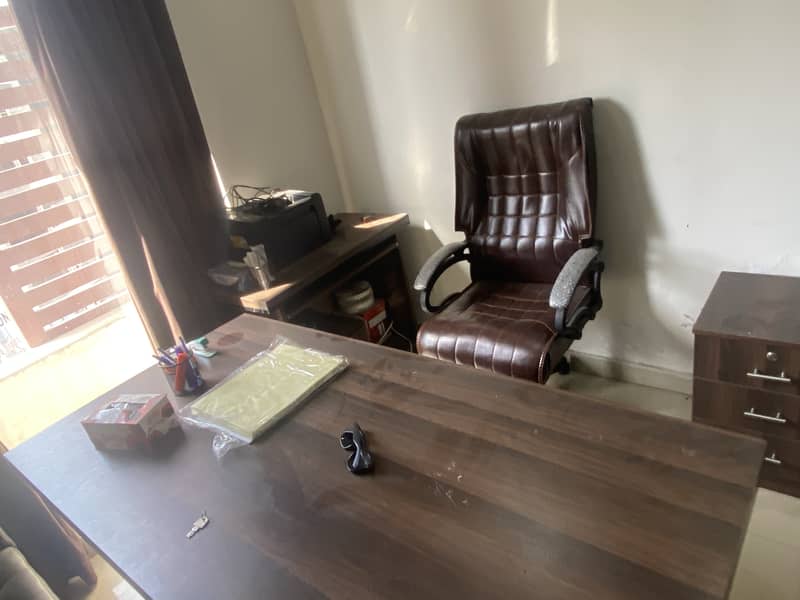 Executive table set (three pieces set) slightly used 4