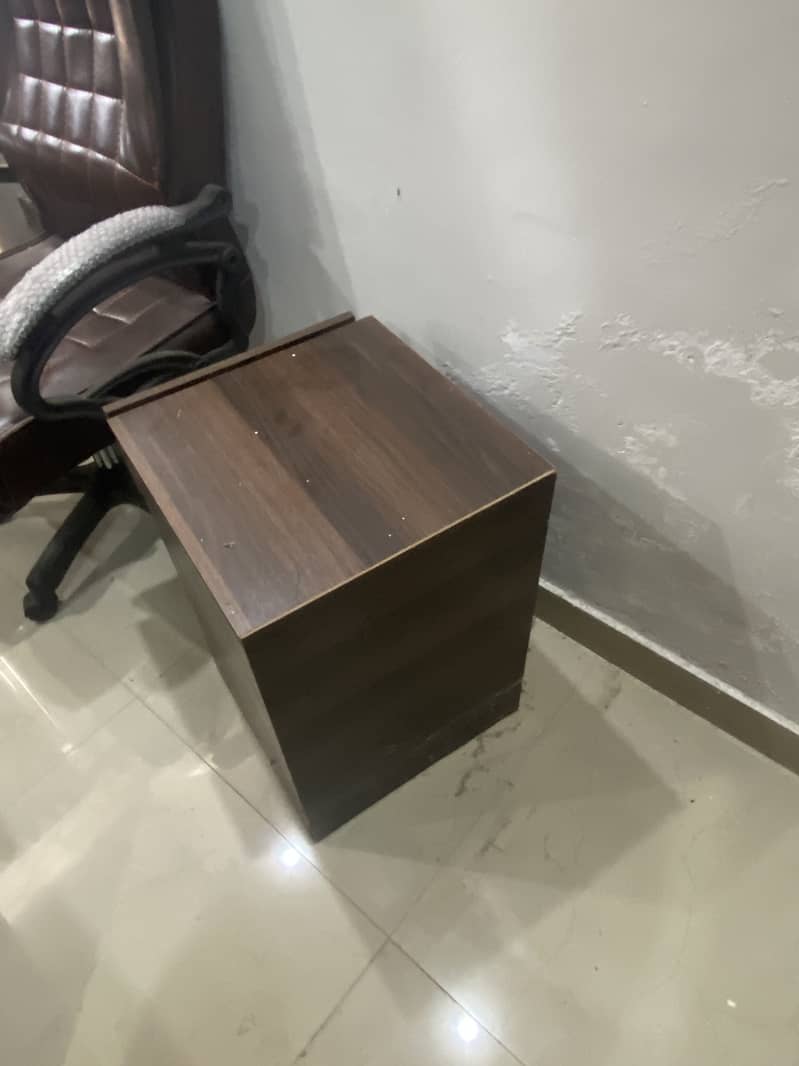 Executive table set (three pieces set) slightly used 7