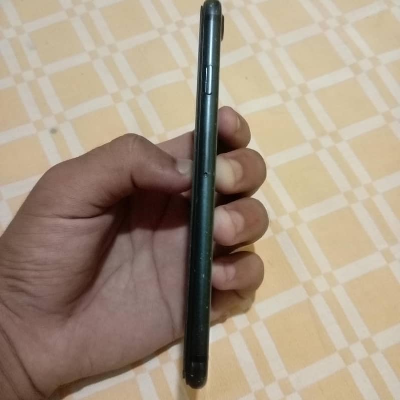 Apple iPhone 7 2