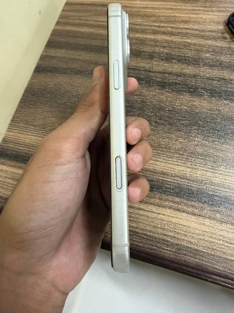 Apple iPhone 17 Pro Max 3