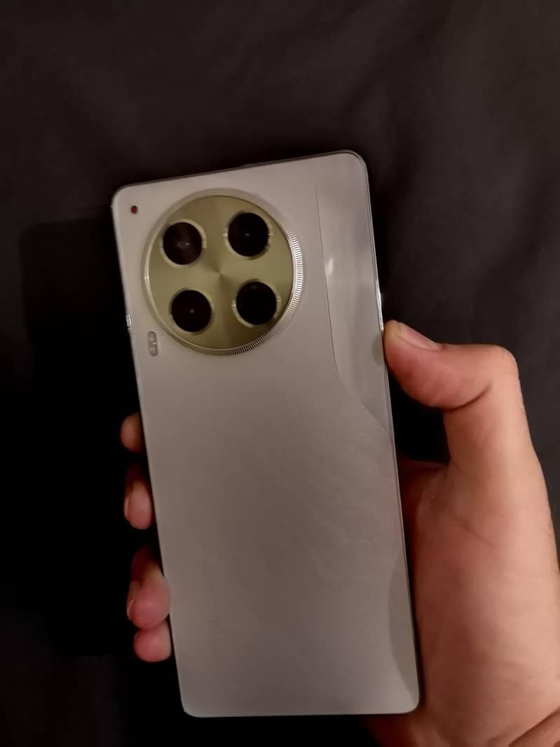 Tecno camon30 Lowe edition 2