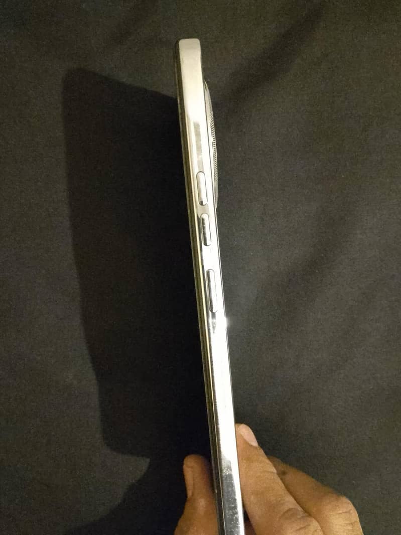 Tecno camon30 Lowe edition 4