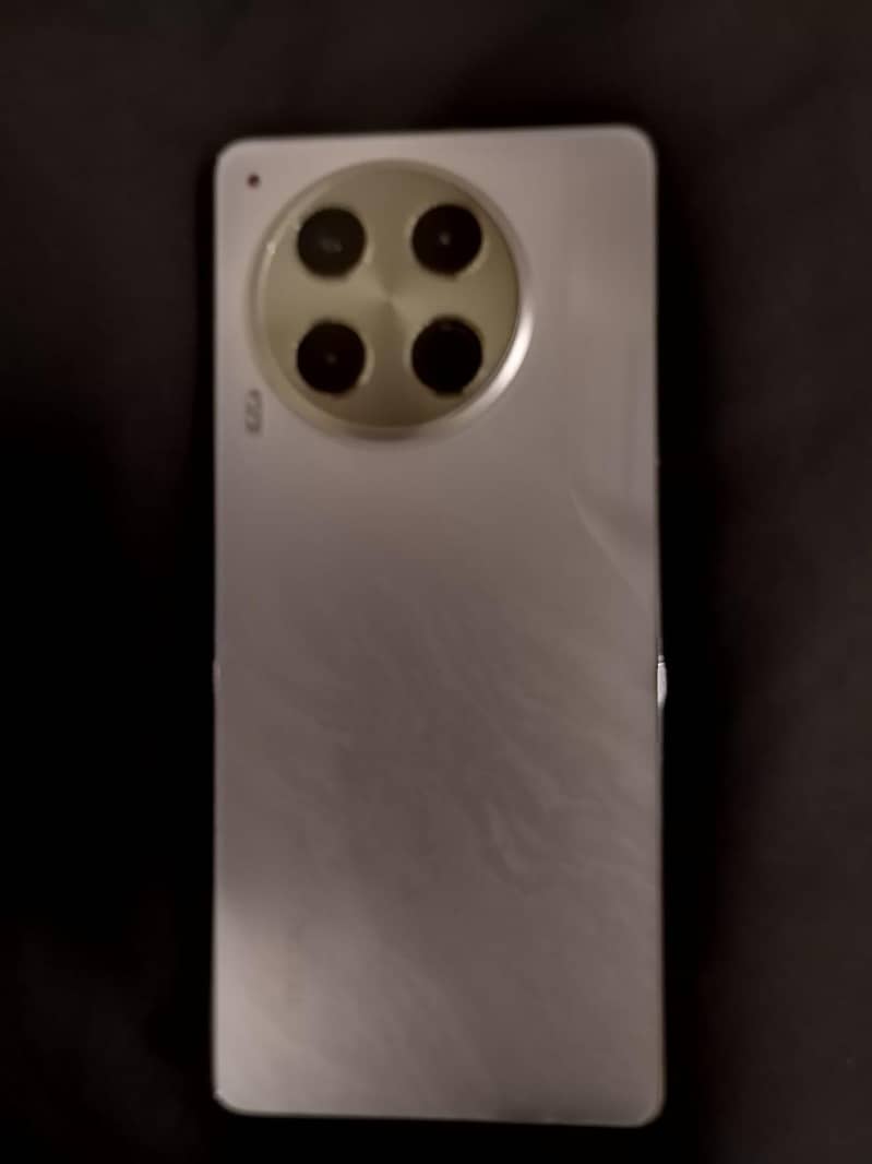 Tecno camon30 Lowe edition 6