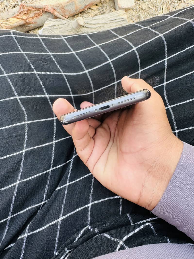 Apple iPhone 11 0