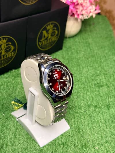 wrist watch . 03703987197