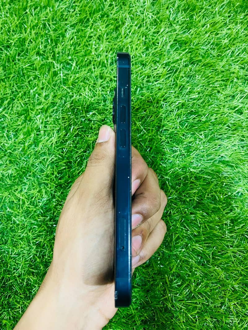 Apple iPhone 13 3