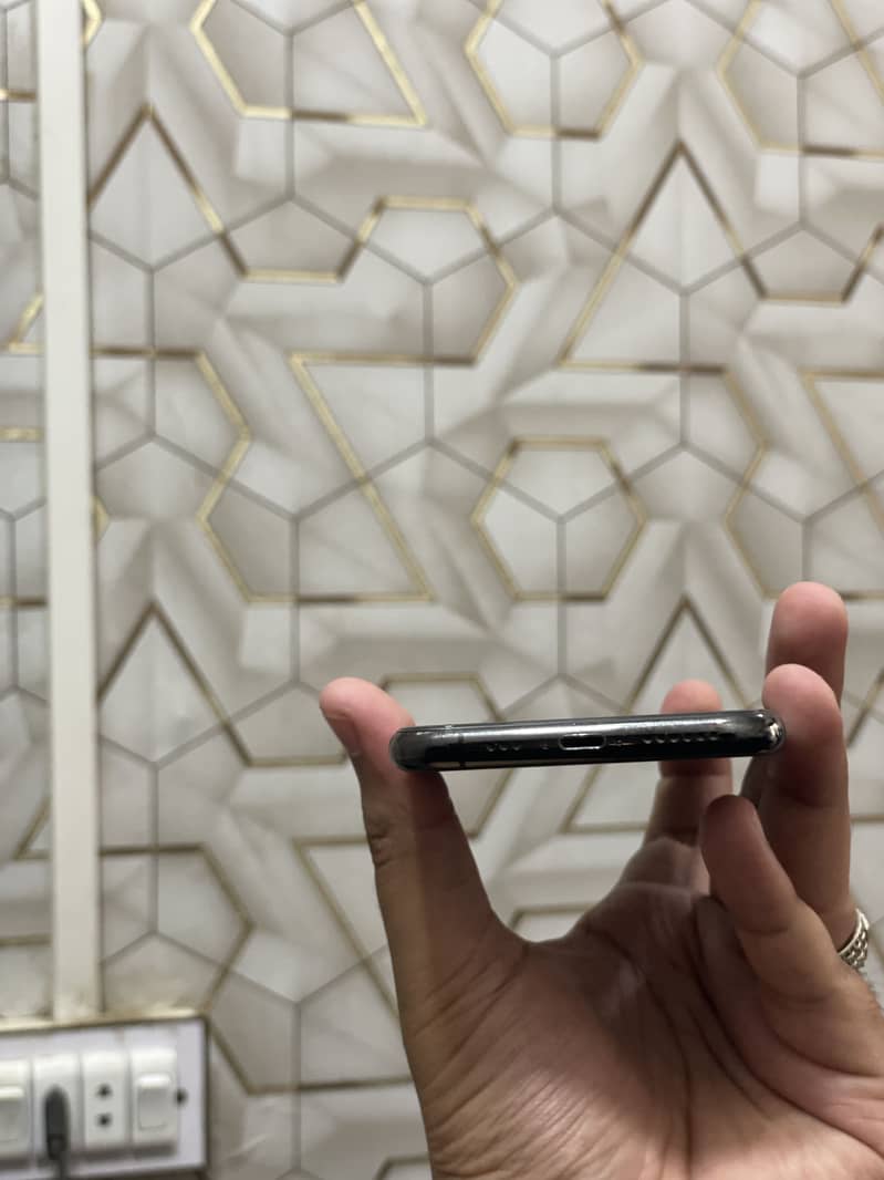 Apple iPhone 11 Pro 1
