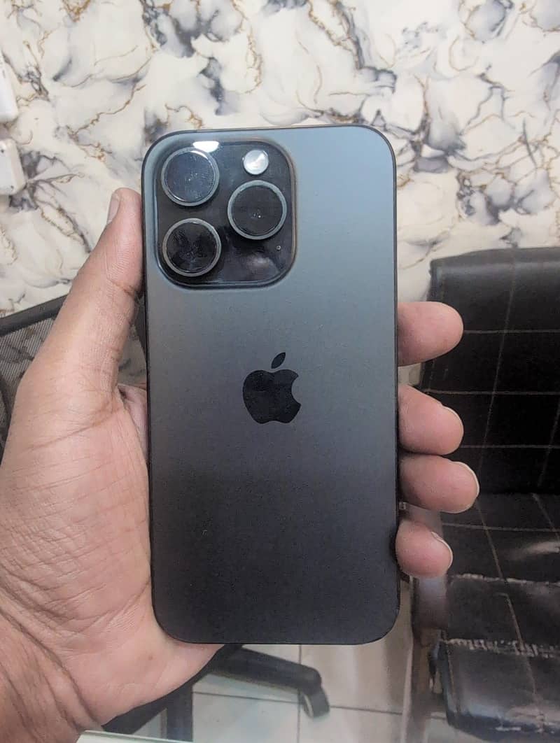 Apple iPhone 15 Pro 0