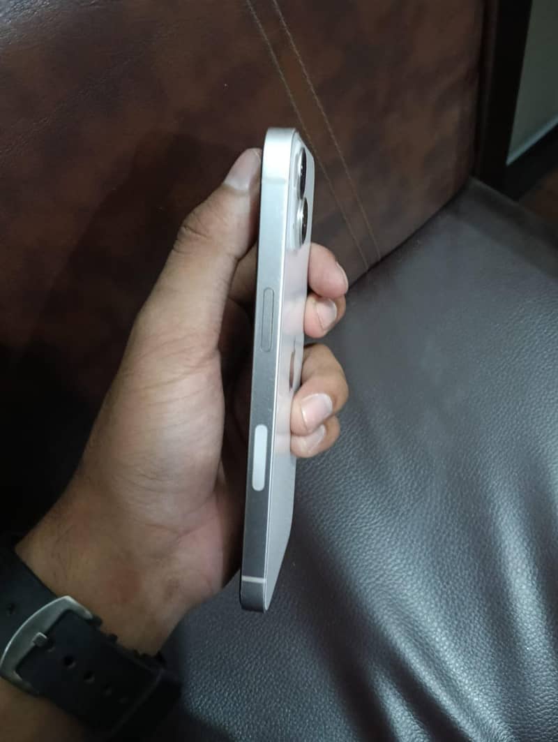 Apple iPhone 13 2