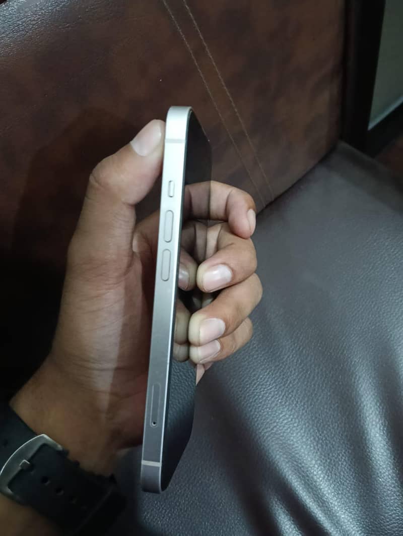 Apple iPhone 13 5