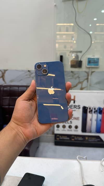 Apple iPhone 13