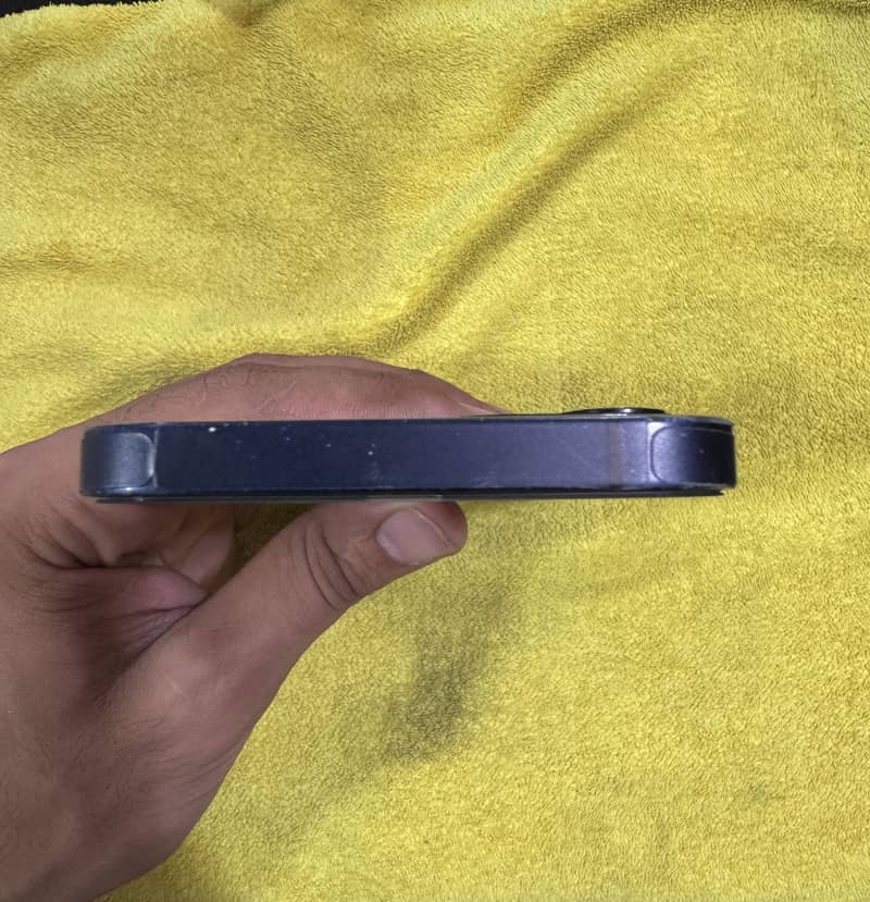 Apple iPhone 12 1