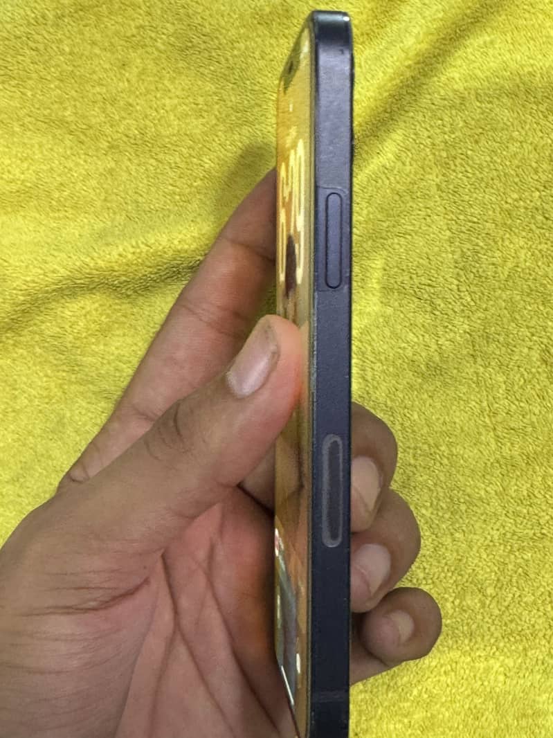 Apple iPhone 12 3