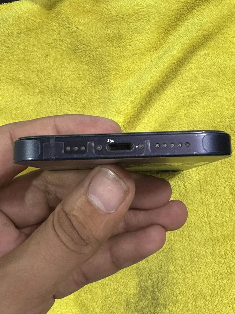 Apple iPhone 12 4