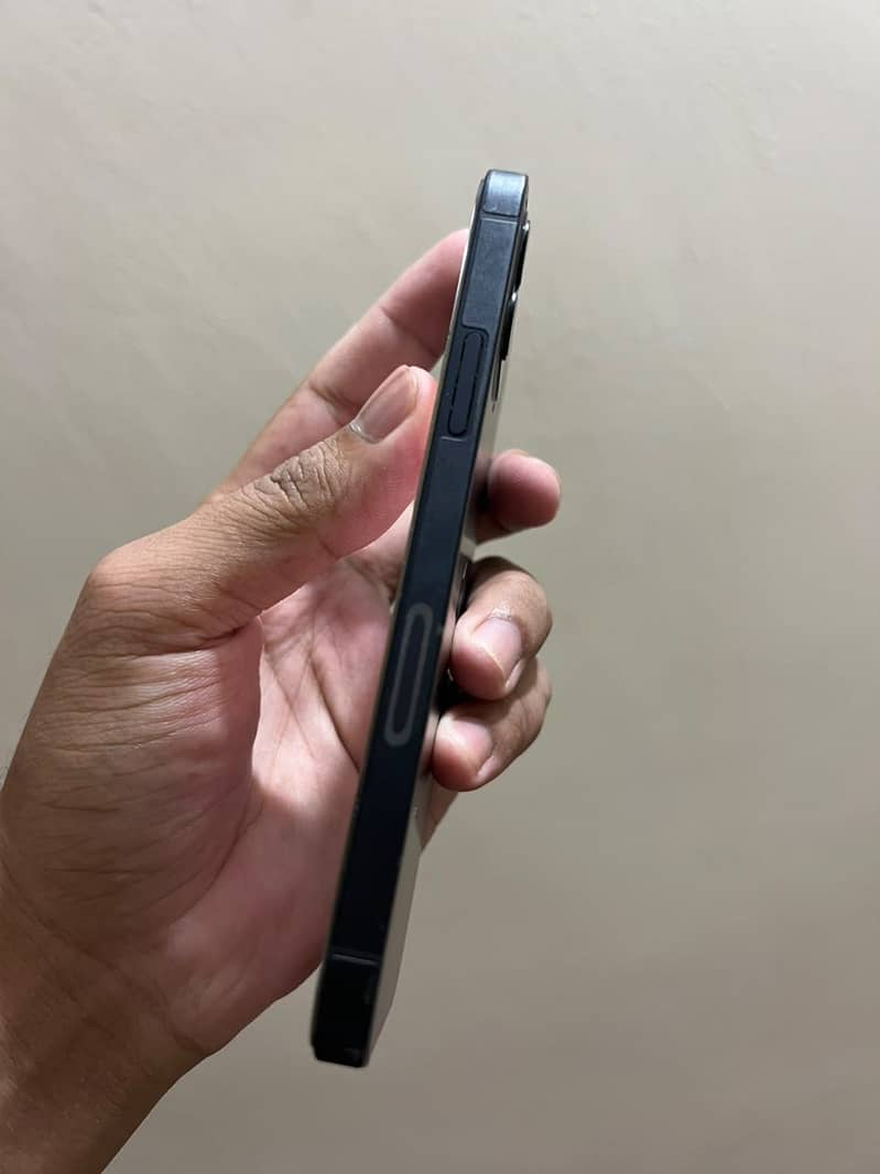 Apple iPhone 12 3