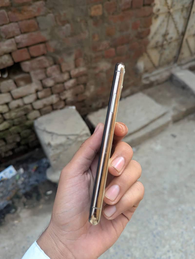 Apple iPhone 11 Pro 6