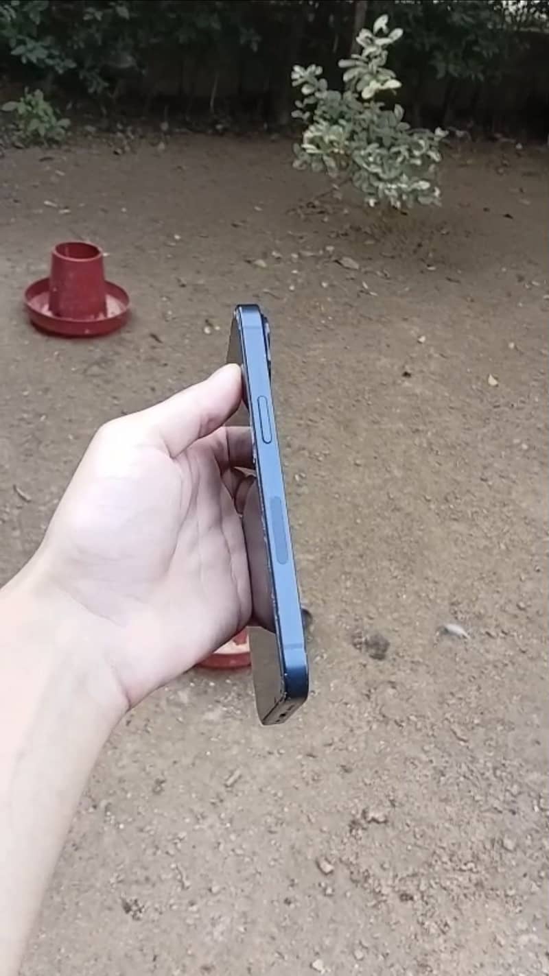 Apple iPhone 14 4