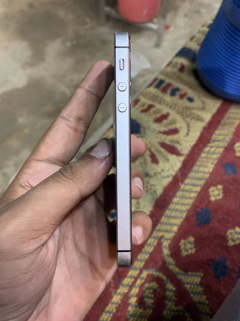 Apple iPhone SE 0