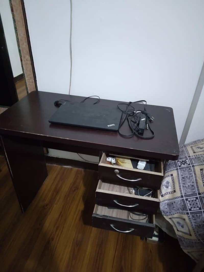 computer table 3