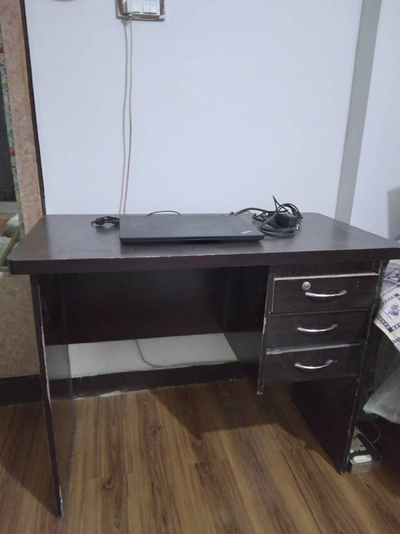 computer table 4