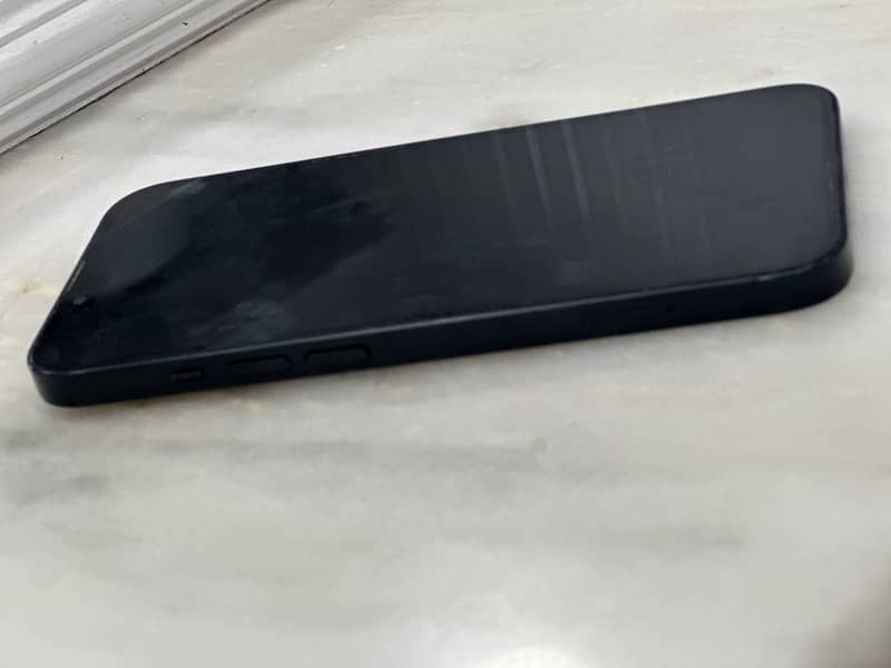 Apple iPhone 13 4
