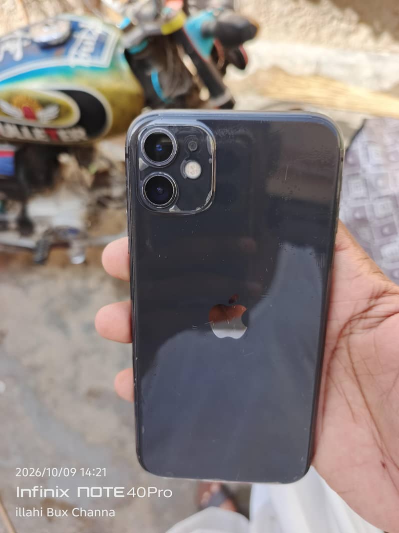 iPhone 11 3