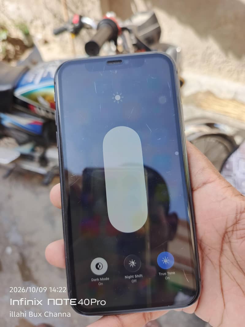 iPhone 11 4