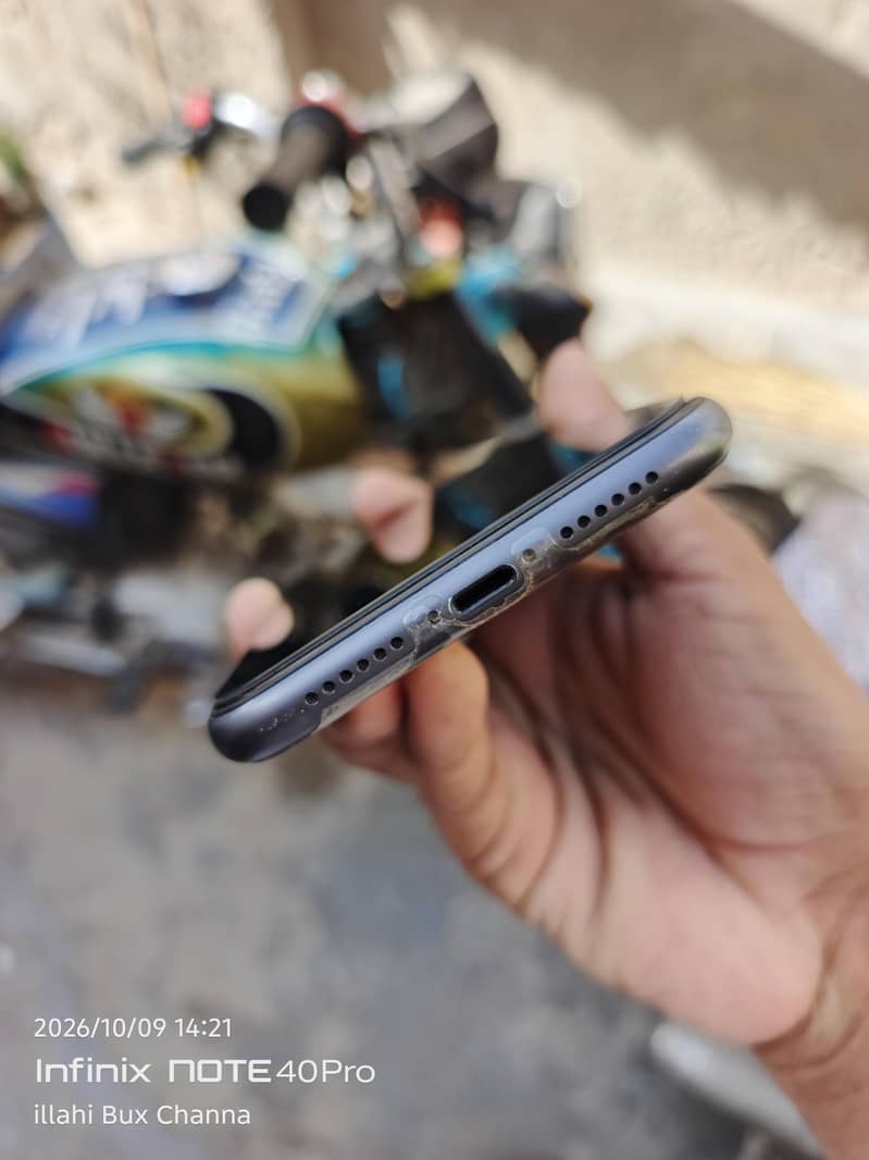 iPhone 11 6