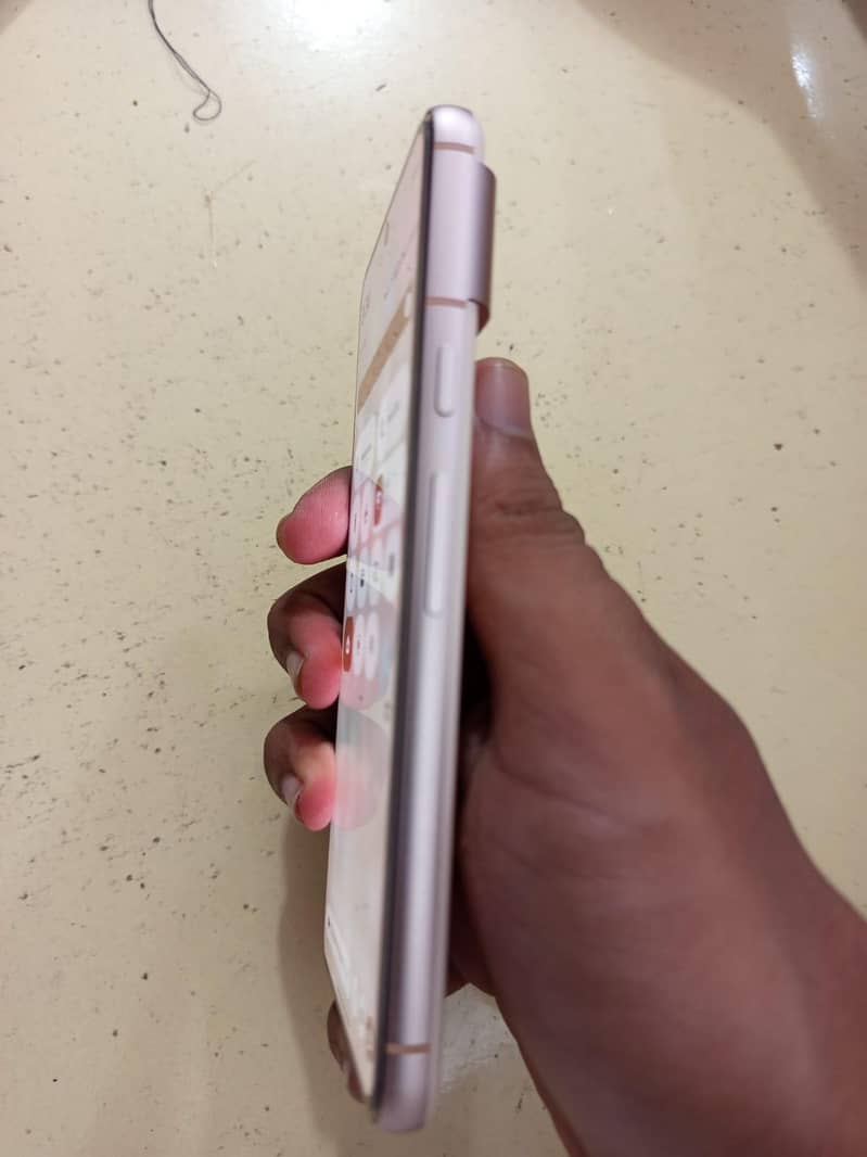 Google Pixel 8 4