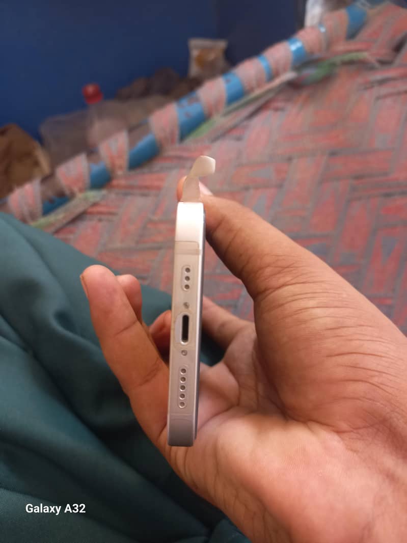 Apple iPhone 13 1