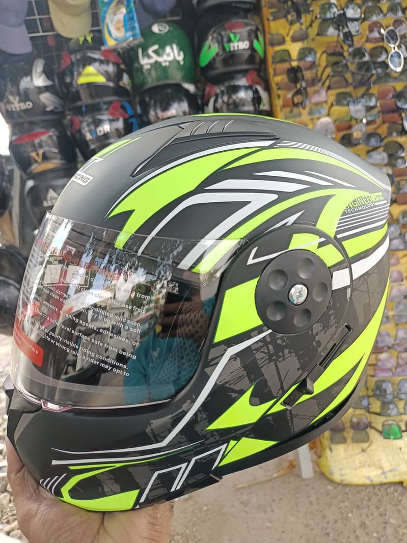 Handfull Helmet 1
