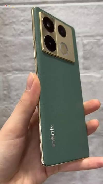 Infinix 40 Pro edge screen