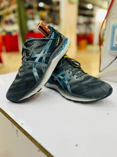 Original aasics  condition 10/10 size uk 10 euro 44 size