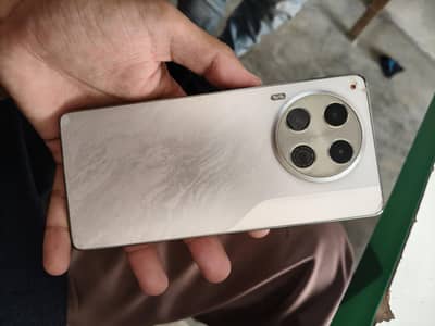 Tecno CAMON 30