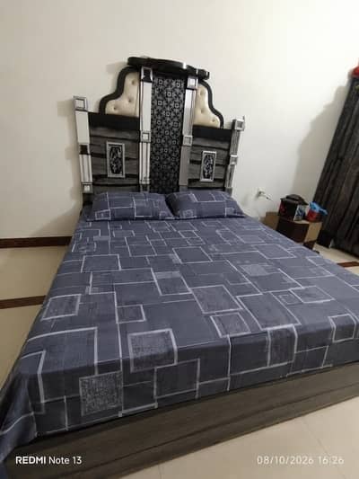 queen bed with metras and almari