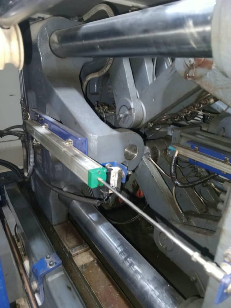 Molding machine 3