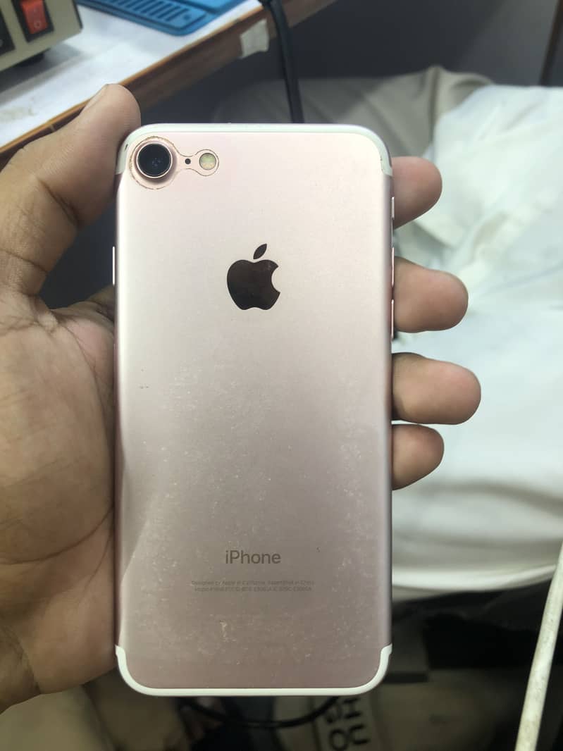 Apple iPhone 7 1