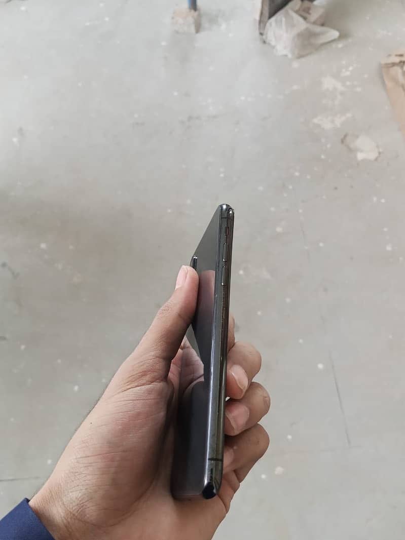Apple iPhone X 5