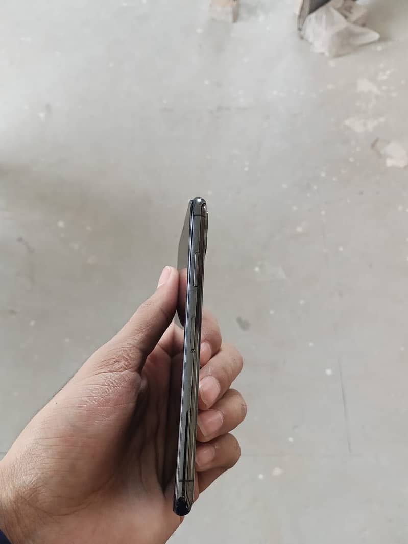 Apple iPhone X 6